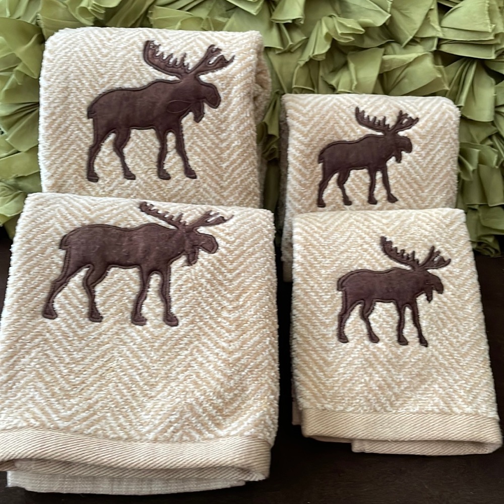 4-piece St Nicholas chevron moose handtowels & wash cloths